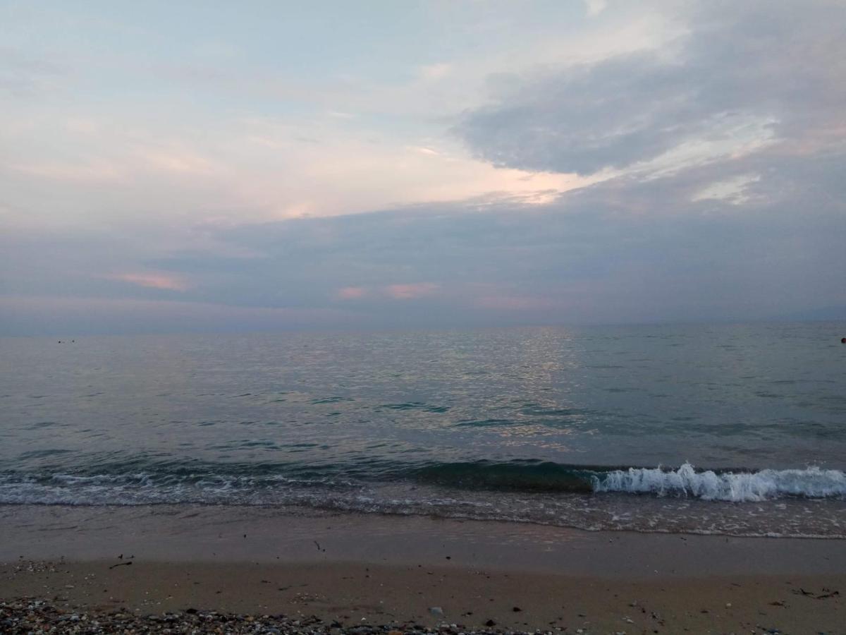 Right Across The Sea Vila Nea Kallikrateia Exterior foto