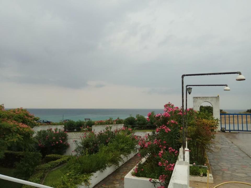 Right Across The Sea Vila Nea Kallikrateia Exterior foto